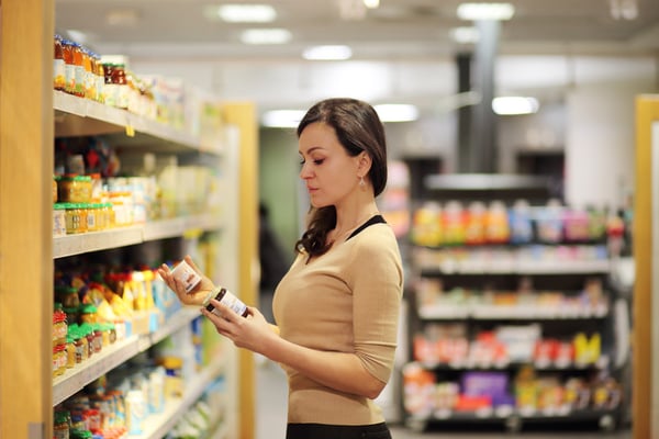 Consumer Product Partnering_read labels_iStock-1065806836 (1)